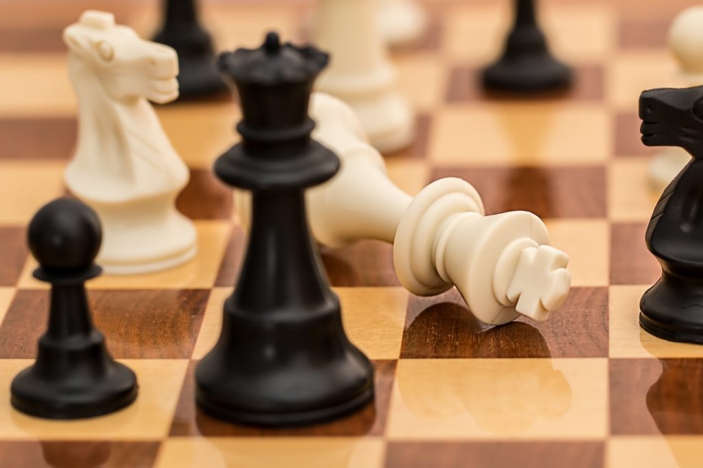Sjakkbrikke tar avsted